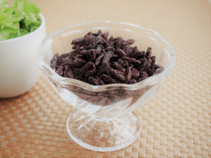 クコの実をチョコレートにして食べやすく♡