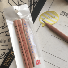 ダイソー:正しい持ち方になる三角えんぴつ【日本製】