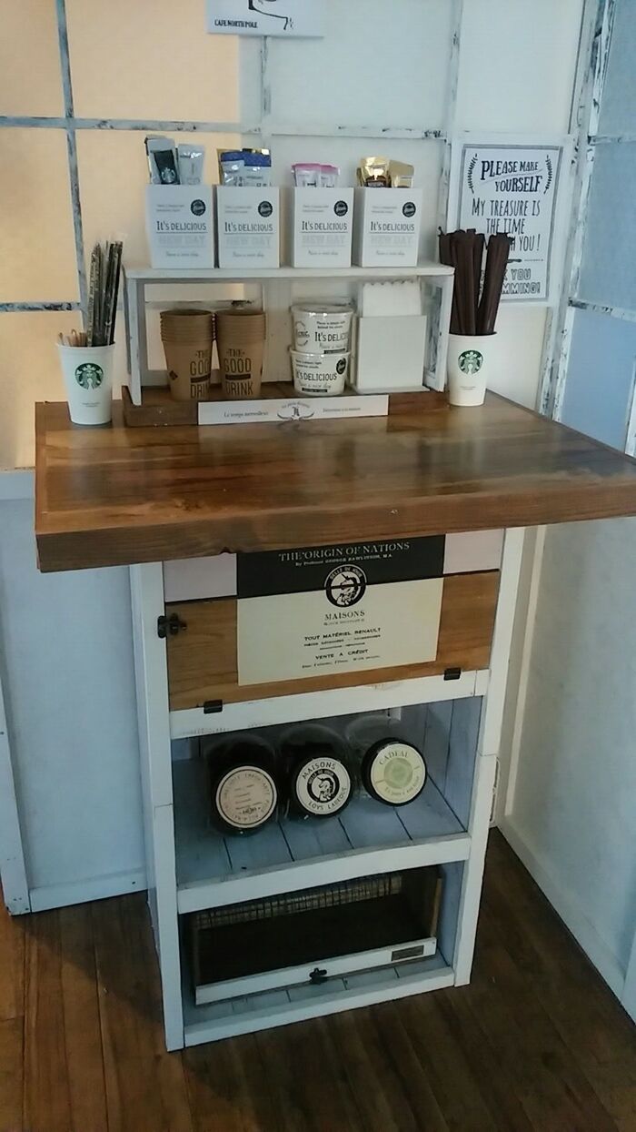 不要になった下駄箱の扉で!スタバ風コーヒースタンド
