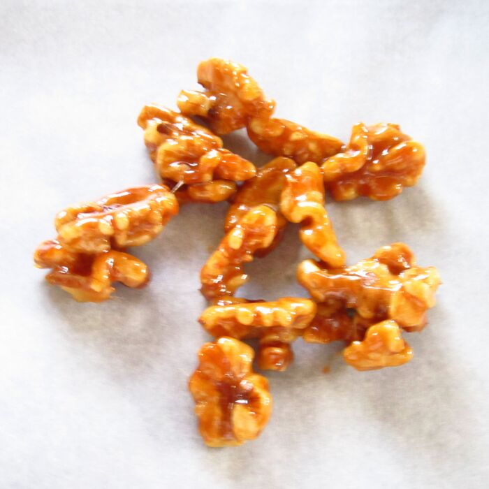 くるみを冷ます。