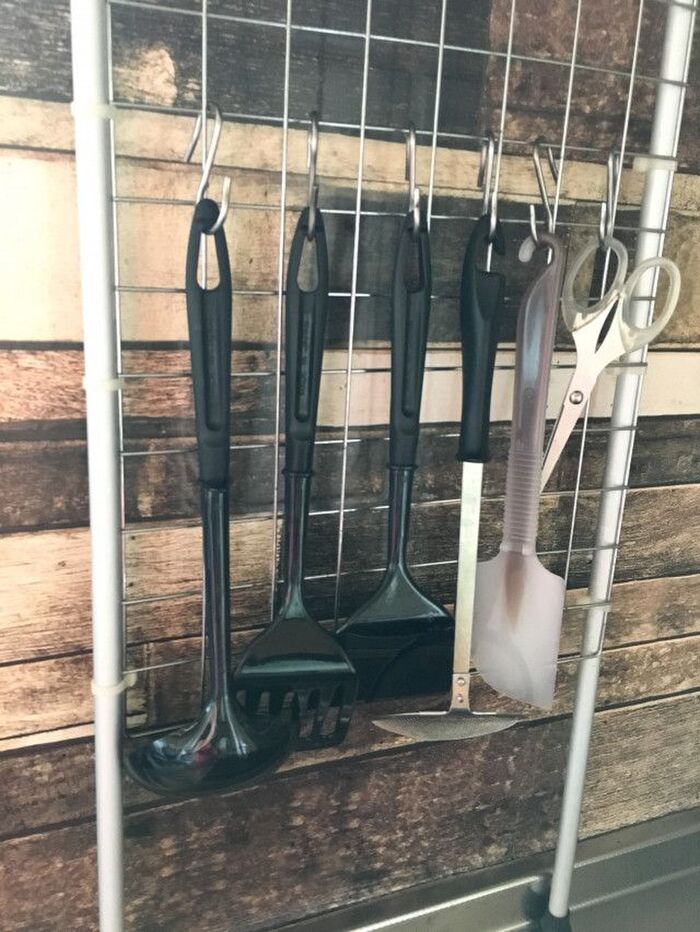 ネットを突っ張り棒に固定する*