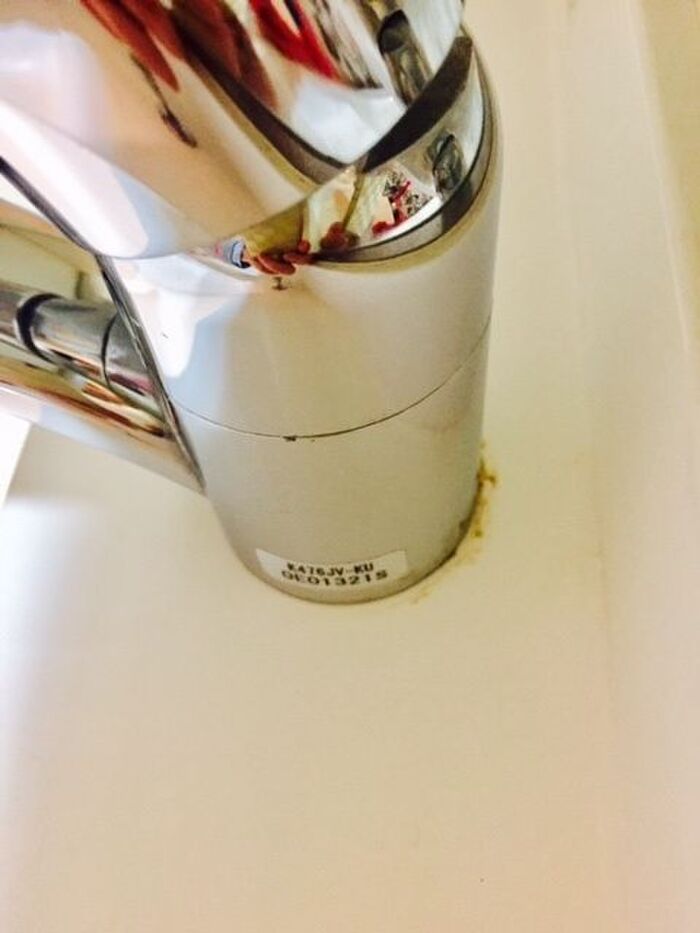 洗面やキッチンの蛇口の根元