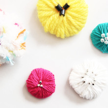 【巻くだけ簡単】毛糸でつくるお花のブローチ*作り方