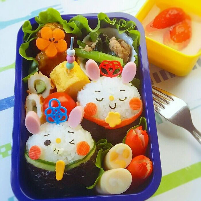 まん丸おにぎりで簡単♡ツインズうさちゃんのひな祭り弁当♪