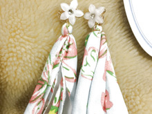 ダイソーピアスにタッセルつけて春ピアス