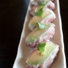 お花見のお弁当にも*簡単黒米のアボカド生ハム寿司