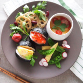 インスタにのせたくなるレシピ「パッカンおにぎりの和ンプレート」