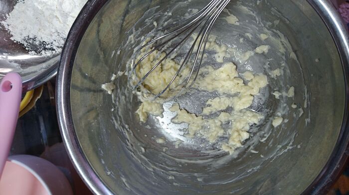 卵白を加えていきます