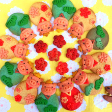 セリアの型でおめかしブタさん♡お花見クッキー♡