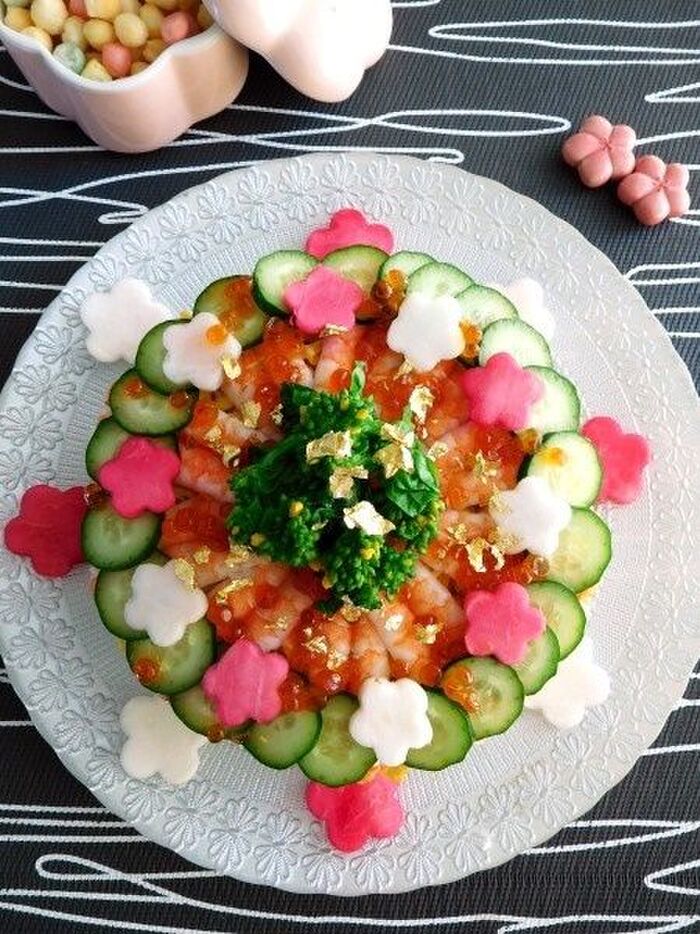 手作り鮭フレークと紅白の梅の花でラブリーなケーキ寿司