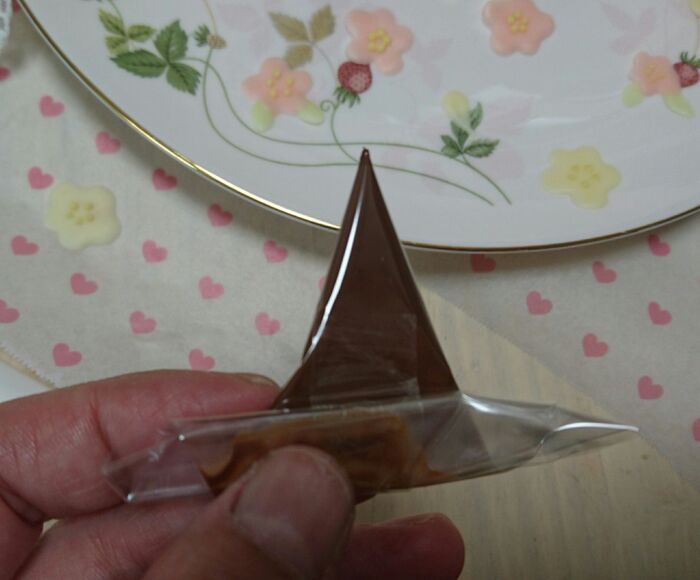 コルネに入れて極細く切ります