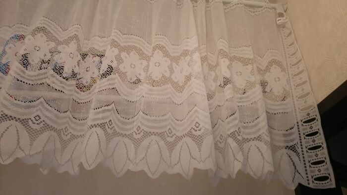 突っ張り棒1本をカーテンレールに。