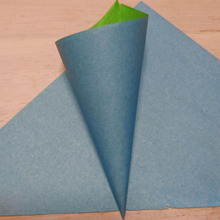 折り紙で解説!アイシングコルネの作り方♪スイーツデコにも使える