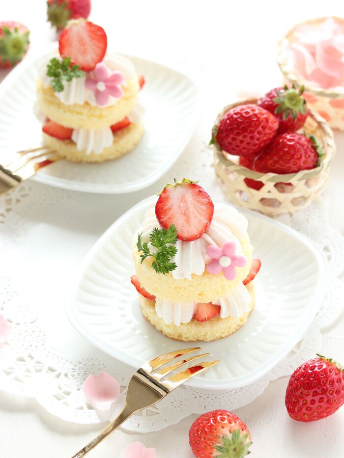 スポンジ生地でプチショートケーキ ~お花をのせて春のお祝に♡