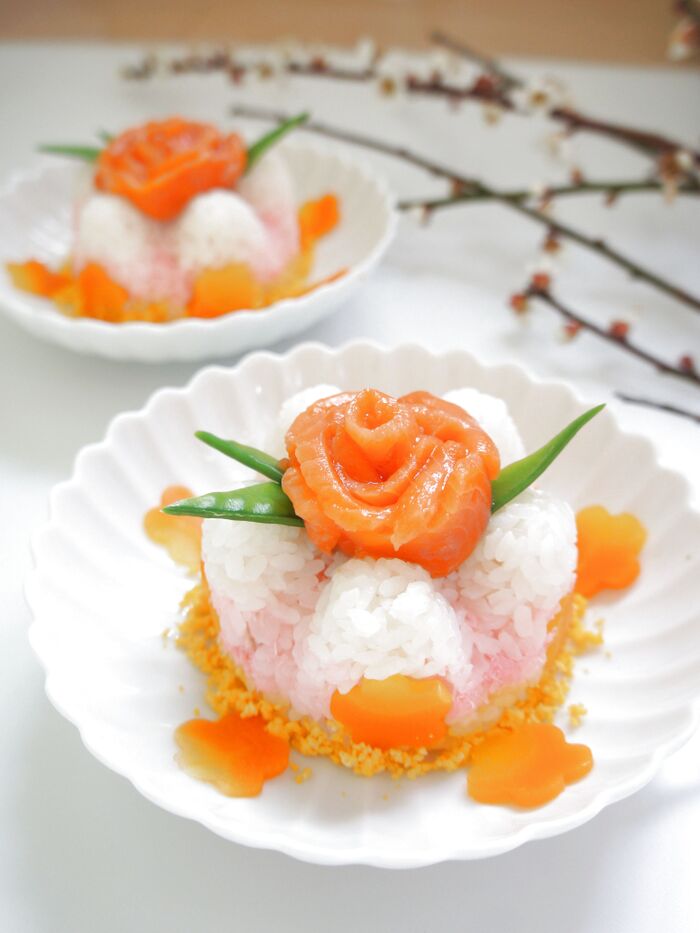 ペットボトル活用♪お花が可愛い3色華ケーキ寿司