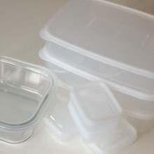 冷凍庫は「薄型タッパー」でスッキリ収納