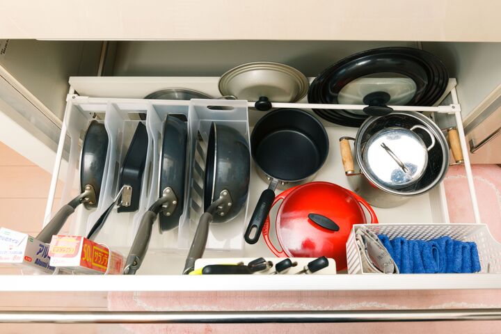 【コジマジックの100均収納】キッチンのシンク下引き出しのすき間活用アイデアとは?