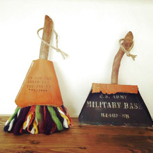 ダイソー毛糸でほうきをつくる★流木と革のハギレを利用