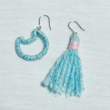 毛糸と針金で、猫&タッセルピアスをハンドメイド