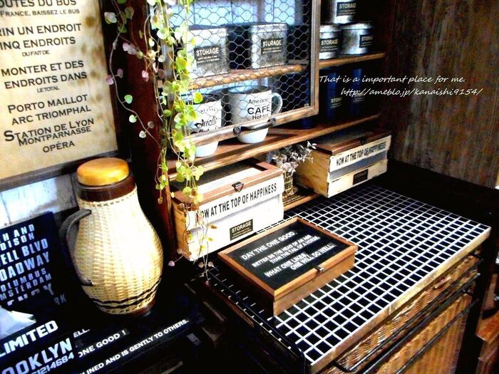 セリアの黒タイルシートでキッチンをカフェ風に