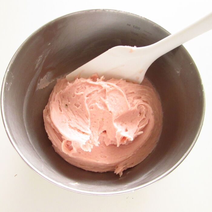 紅麹パウダーをいれる。