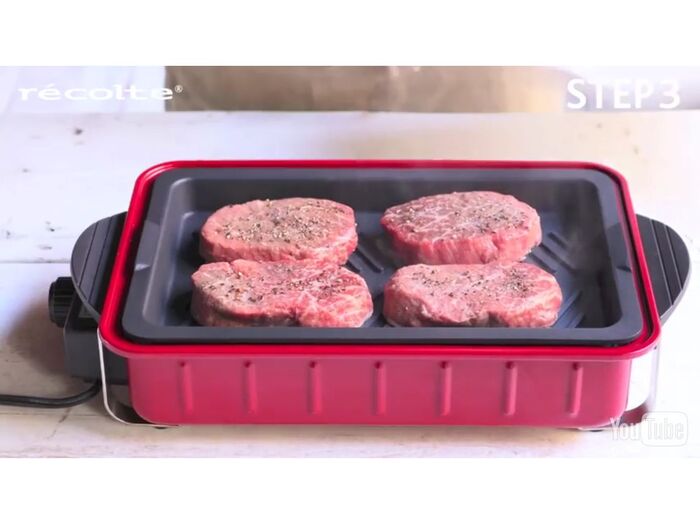 STEP3:いよいよ焼きへ。裏返すサインはお肉の「汗」