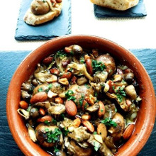 ワインのお供に♪きのことアーモンドのアヒージョ