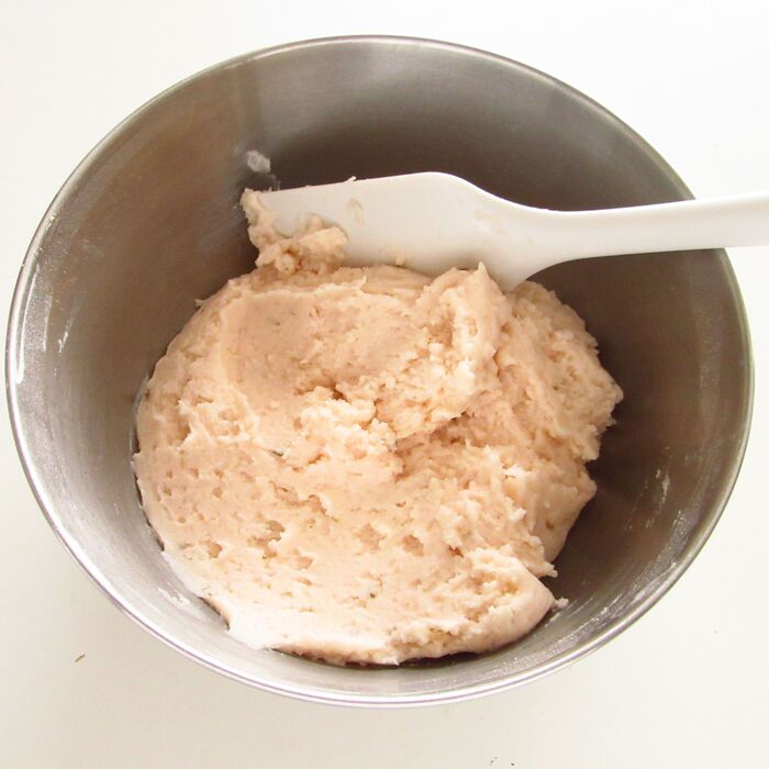 米粉のパンケーキミックス粉をいれる。