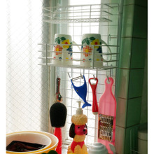 突っ張り棒とネットで出窓に収納棚