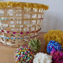 貼るだけ!IKEAのカゴに毛糸のアクセント♪