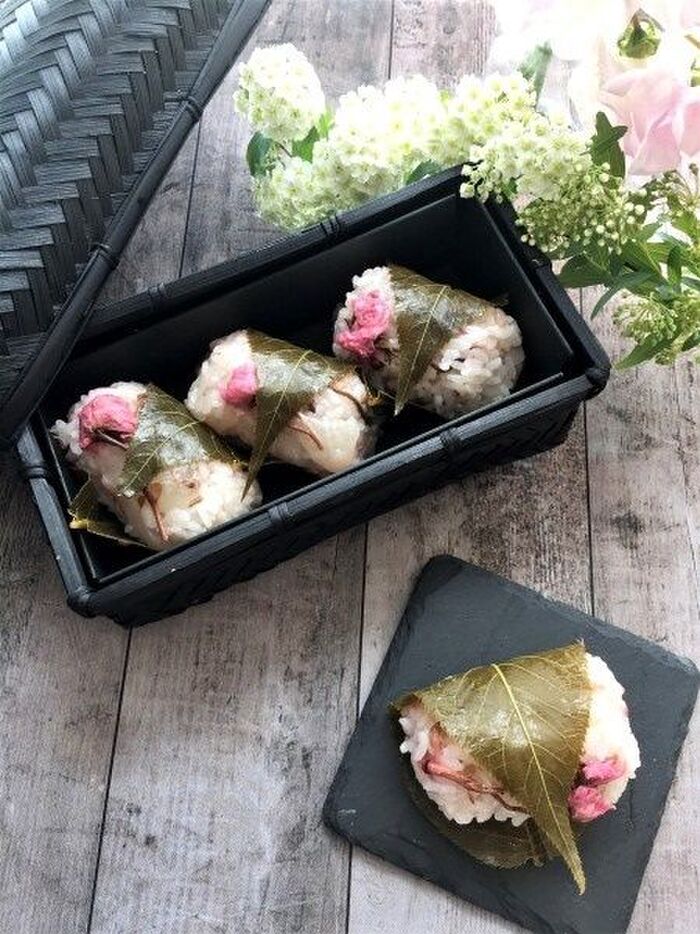 お花見に♫桜の香りと鯛がおいしい桜もち風お寿司
