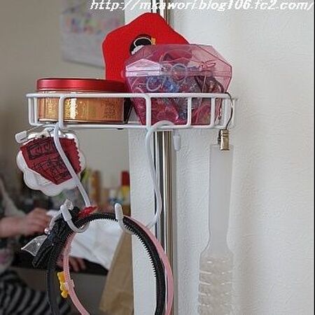 ③ヘアゴムやピンは蓋つき缶へ