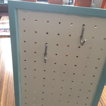 セリアの有孔ボードを使って鍵?置き場をDIY