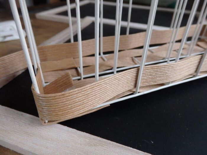 クラフトバンドの通し方です。