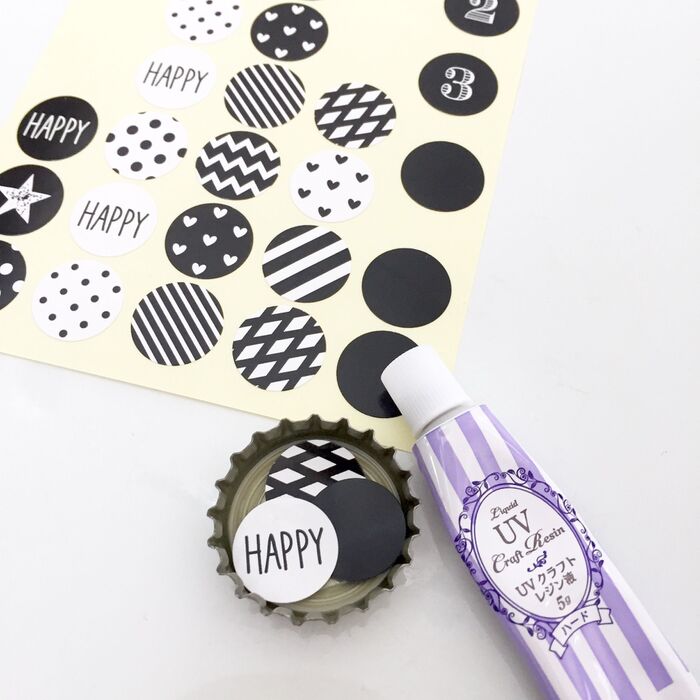 作り方1:瓶ふたにシールを配置する