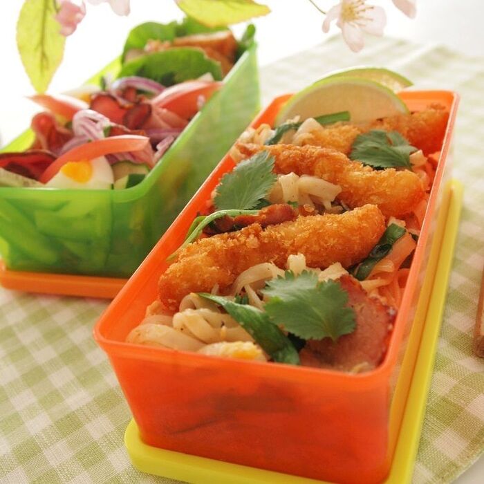 簡単!おいしいエスニック「えびフライのタイ風焼きそば弁当」