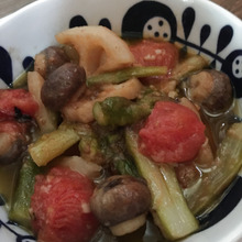 ミニトマトが決めての野菜いっぱいのアヒージョ