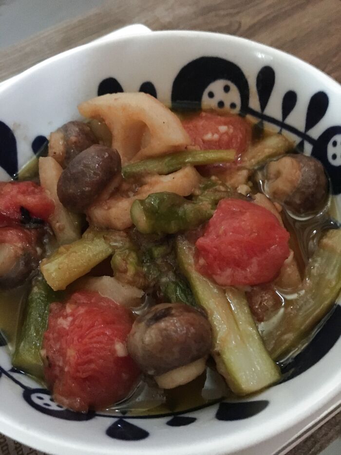 ミニトマトが決めての野菜いっぱいのアヒージョ