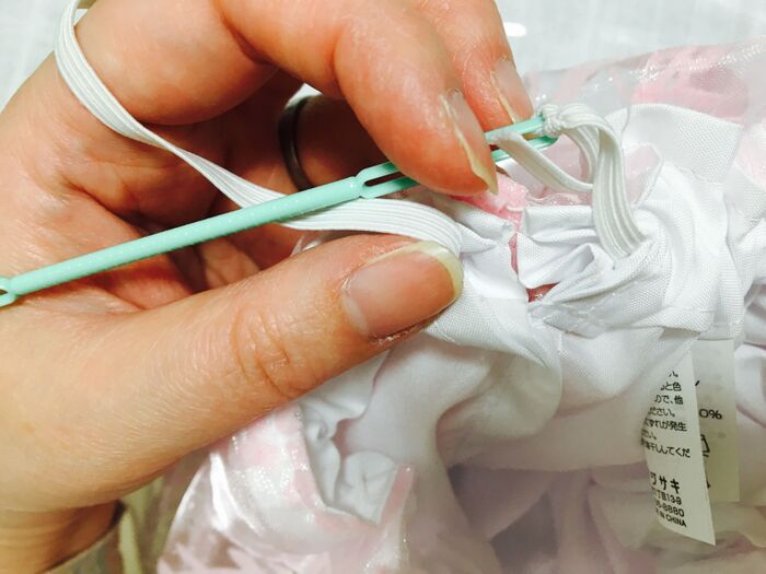 ゴムが通せたら、ちょうど良い長さで固結びして完成!