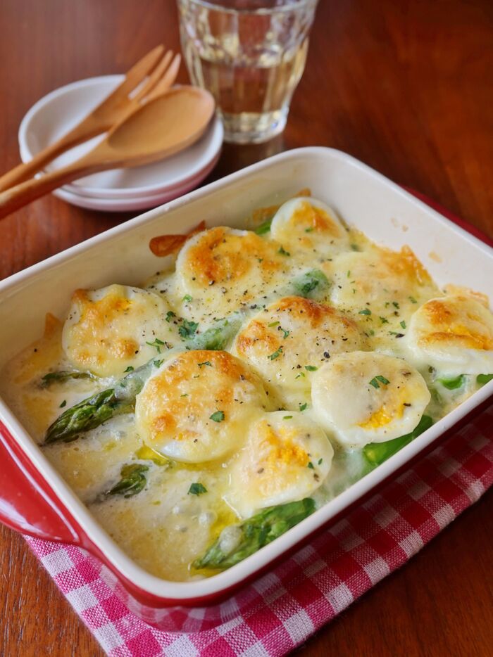 旬の野菜を満喫!アスパラガスとゆで卵のチーズ焼き
