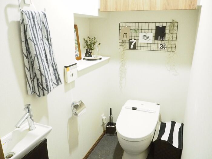 ダイソー&プチプラ雑貨でトイレを北欧白黒モダン風にDIY!