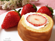 卵1つ!フライパンで作る*いちごロールケーキ