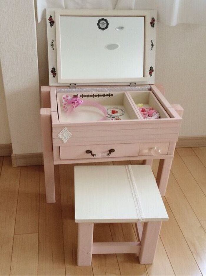 *ドレッサーと同じデザインに*