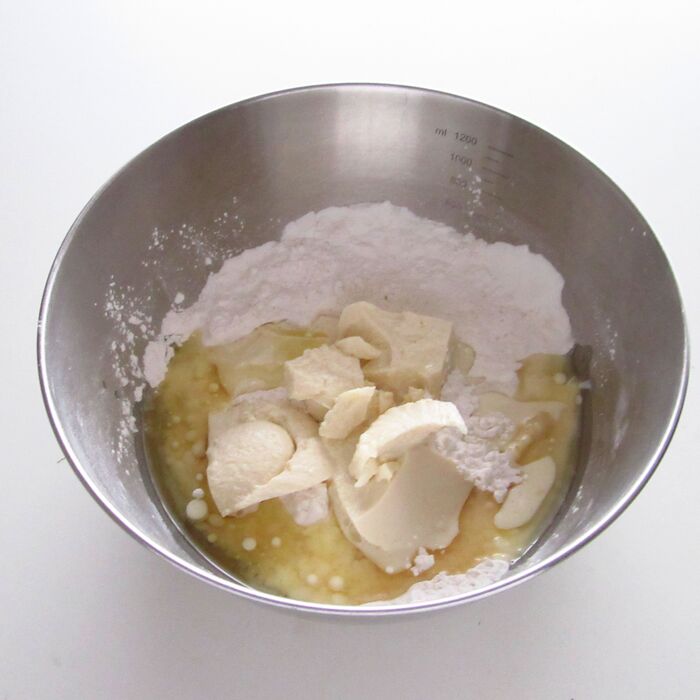 材料を混ぜる。