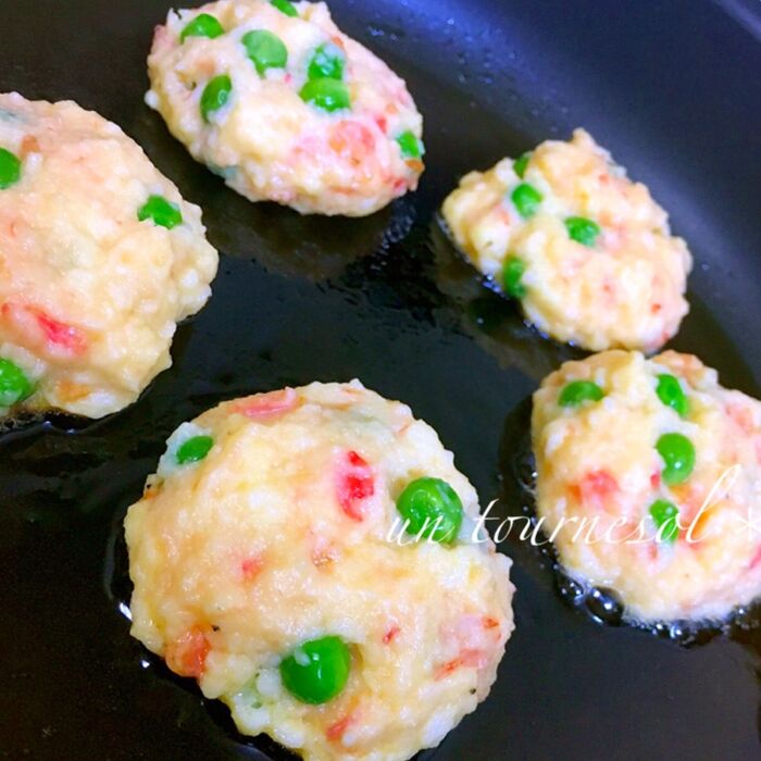 ③丸めるときになるべくグリンピースは中に!