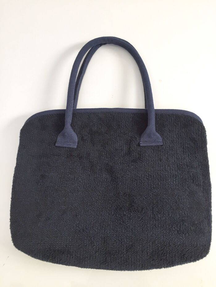 A.  バスマットバッグを用意する