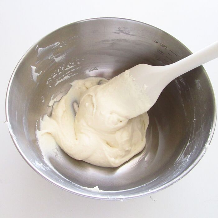 白玉粉と絹豆腐、豆乳を混ぜる。