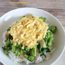 ぱぱっと作れる! 菜の花炒め玉子丼