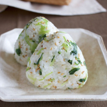 炒め水菜の香ばしゴマ風味おにぎり