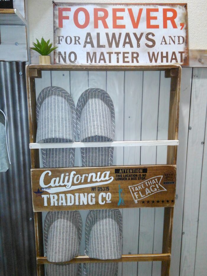 狭すぎる玄関に小スペースのスリッパラック♪